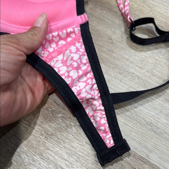 Victoria's Secret Pink and Black Plunge Bra Push Up - Picture 7 of 9